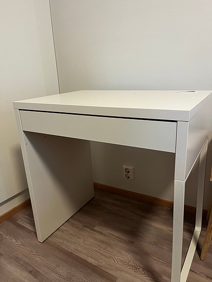 IKEA MICKE / työpöytä