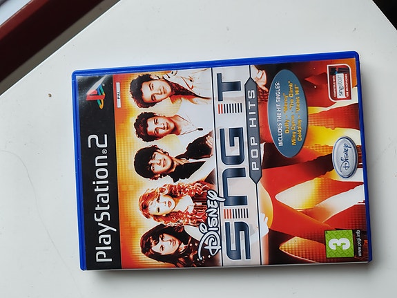 Disney Sing It Pop Hits PlayStation 2 peli