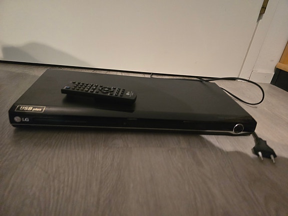 LG DVK382 DVD-soitin