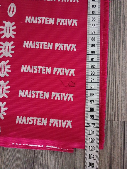 Naisten Päivä puuvillakangas noin 100 x 150 cm .