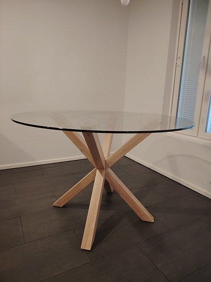 Pyöreä lasikantinen ruokapöytä 120cm