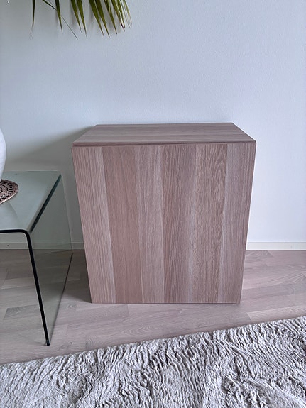 IKEA BESTÅ -kaappi, tammen sävy
