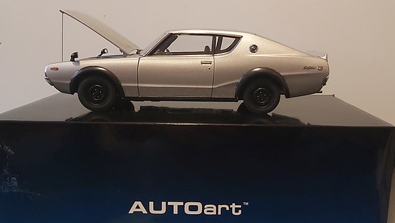 AUTOart 1/18  Nissan Skyline 2000 GT-R