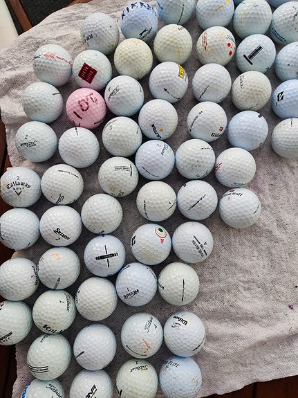 Käytettyjä golfpalloja