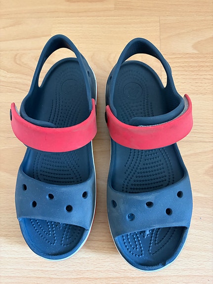 Crocs sandaalit koko J3 (34-35)