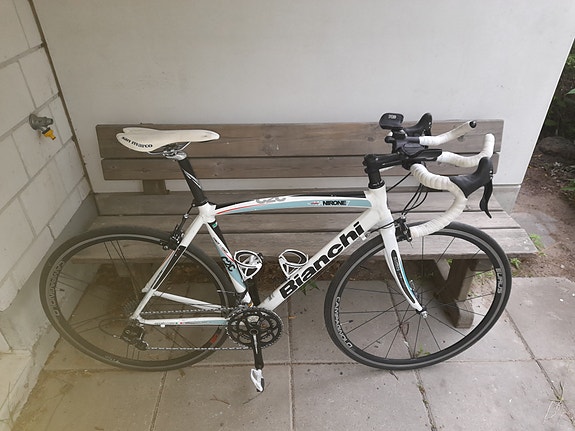 Bianchi Via Nirone 7 valkoinen (Campagnolo) + toinen takakiekko + etunapa