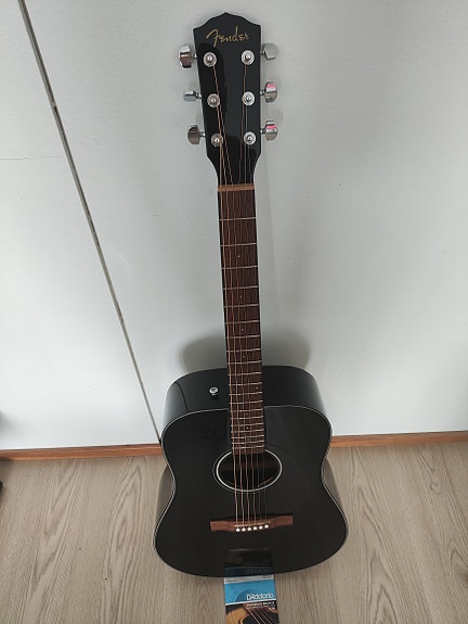 Akustinen kitara Fender CD-60S BLK (kokopuukansi, uudet kielet)