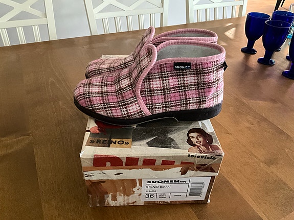 Reino aamutohvelit. Pinkit, koko 36.