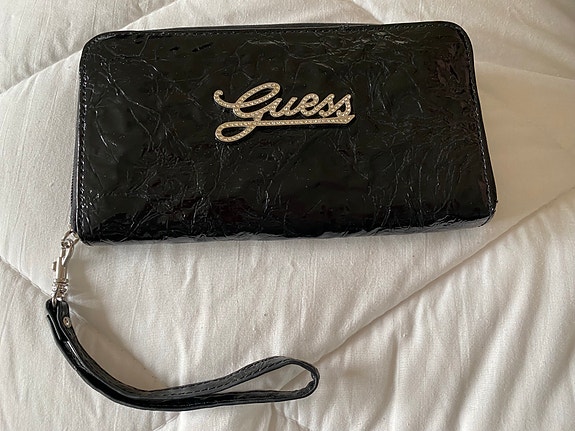 Guess clutch