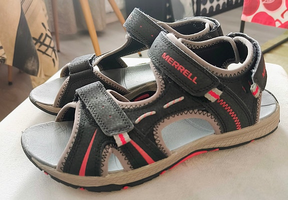 Merrelin sandaalit. Koko: 37