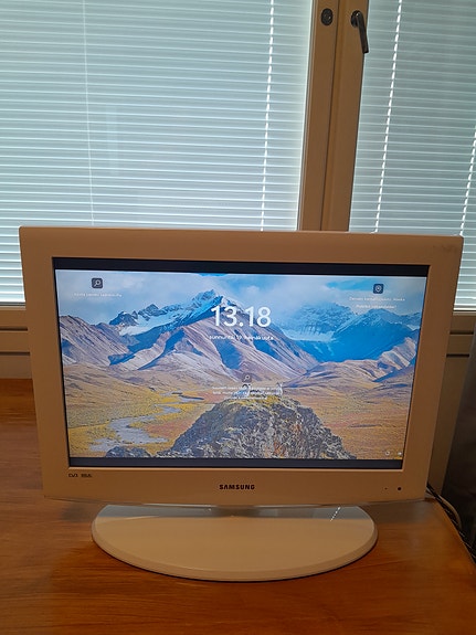 Samsung 22” Näyttö/TV, LE22A455C1C , kaukosäädin ja kaapelit.
