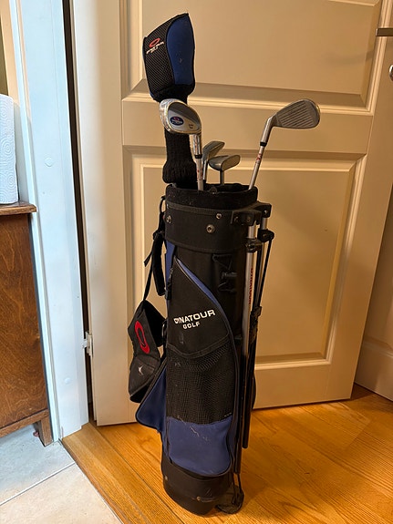 Lasten golfbägi ja mailat