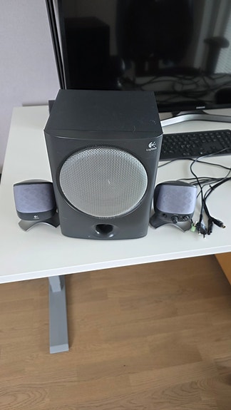 Logitech PC kaiuttimet 2.1