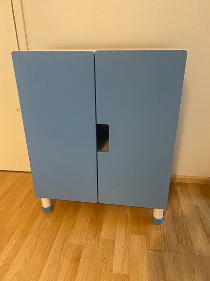 IKEA lasten kaappi sininen valkoinen