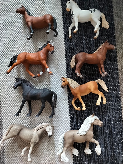 Schleich hevosia, varsoja ja poneja