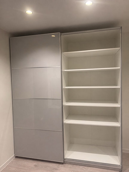 Ikea PAX vaatekaappi täydellisessä kunnossa