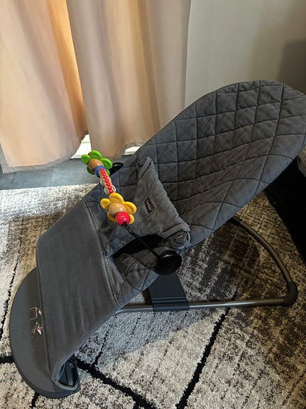 Varattu BabyBjörn bliss sitteri + lelukaari