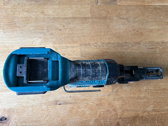 Makita nauharuuvinväännin
