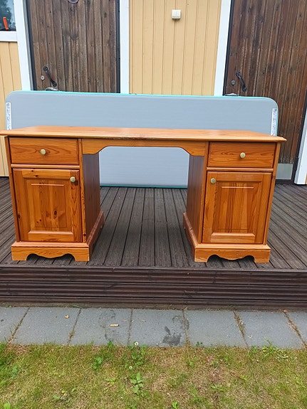 Puinen työpöytä, mänty