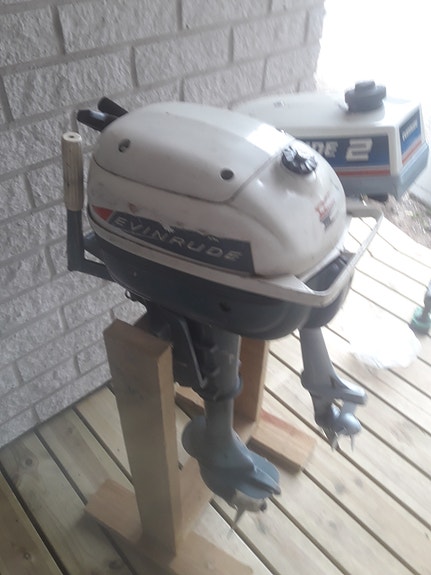2 kpl Evinrude perämoottoreita