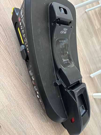 Britax Römer turvakaukalon jalusta / isofix-telakka