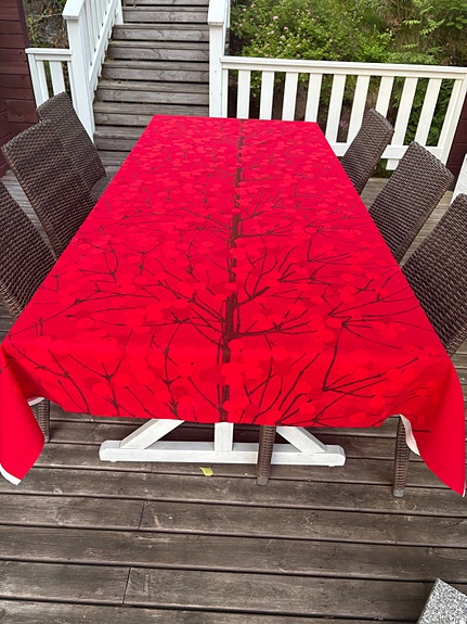 Marimekko Lumimarja pöytäliina punainen