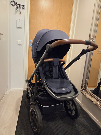 Britax yhdistelmävaunut ja turvakaukalo