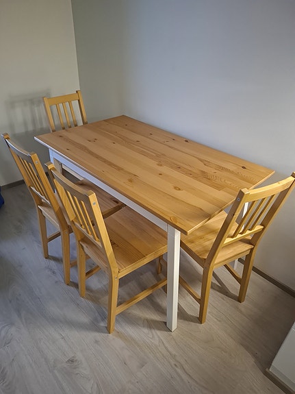 IKEA PINNTORP ruokapöytä ja tuolit 4kpl