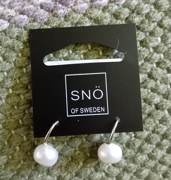 Snö helmikorvakorut