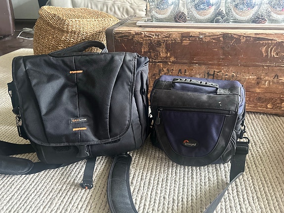 Lowepro kameralaukku ja CAMLINK kameralaukku