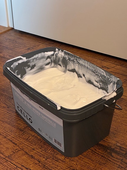 Seinäliima lasikuitu- ja non-woven -tapeteille