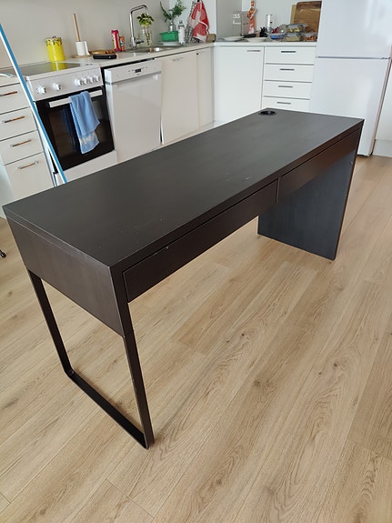 IKEA Micke -työpöytä
