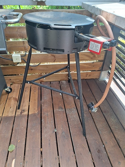 Muurikan kaasupoltin ja pannu