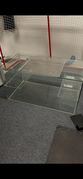 Lasinen akvaario / terraario