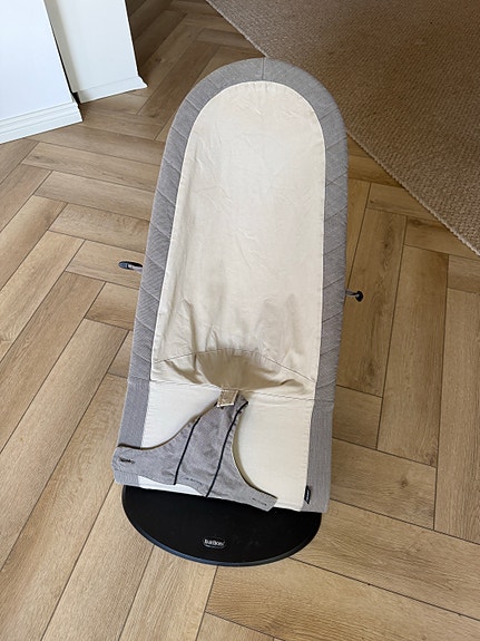 BabyBjörn sitteri vauvalle harmaa-beige