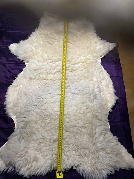 Valkoinen lampaantalja n 120x60