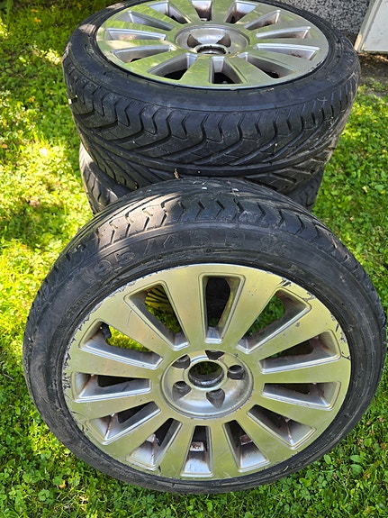 Kesärenkaat (195/45 R16) – aluvanteilla