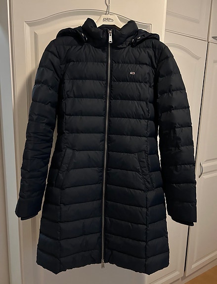 Tommy Jeans sininen untuvatakki M