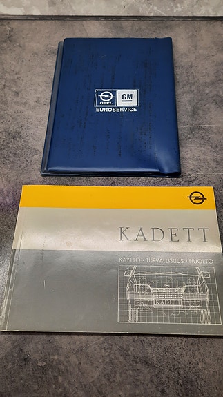 Opel Kadet E käyttö- ja huoltokirja