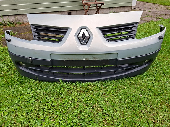 Renault Grand Scenic ja Modus etupuskuri maskilla