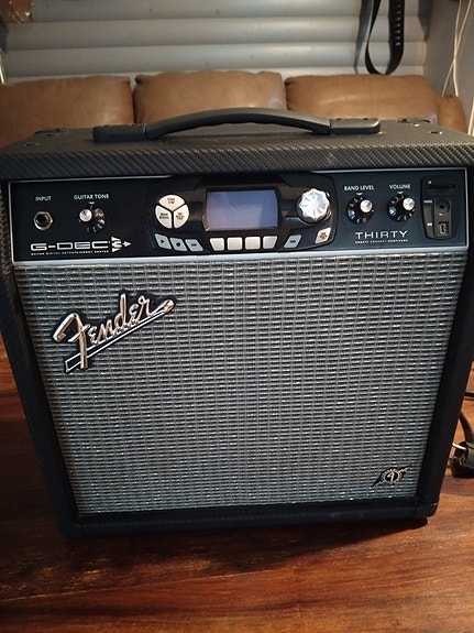 Myydään Fender G-DEC Thirty -kitaravahvistin