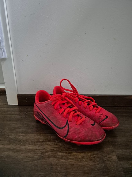 Nike jalkapallokengät nappulakengät punainen koko 32