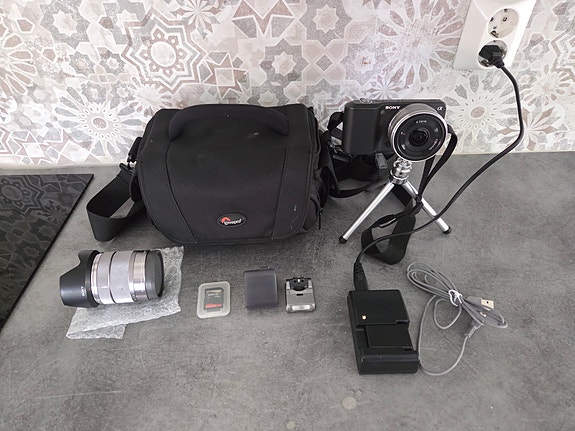 Sony α NEX-3 kamerapaketti, 2 objektiivia ja