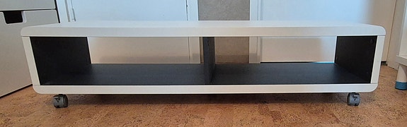 Tv taso pyörillä
