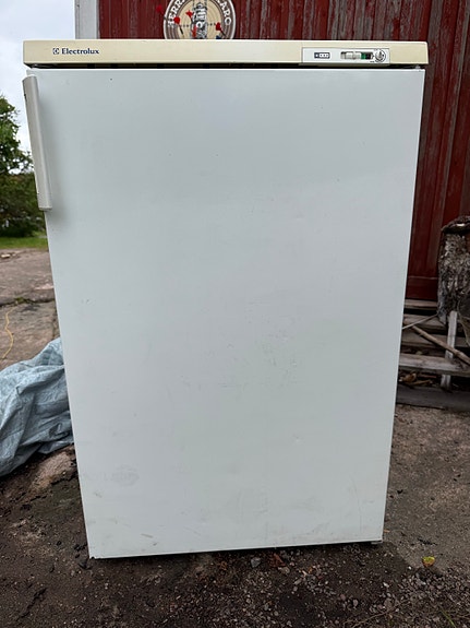 Electrolux kaappipakastin valkoinen, vanha mutta toimiva
