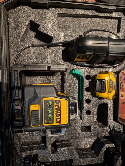Dewalt DCE089G Ristiviiva laser. xr 12v akulla
