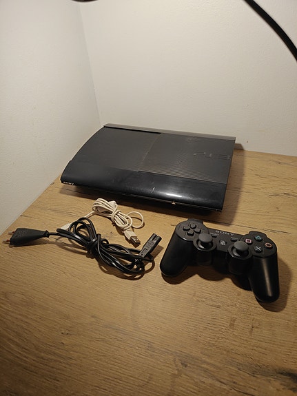 Sony PlayStation 3 super slim pelikonsoli musta