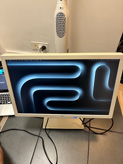 Fujitsu 24" näyttö valkoinen
