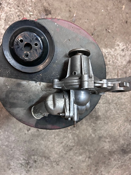 Toyota 2A vesipumppu hihnapyörällä