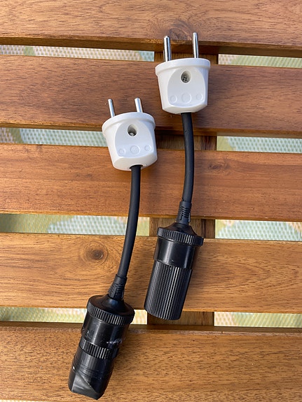 12V / 24V pistorasia - tupakansytytin adapteri 2kpl